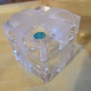 Authentic Tiffany And Co. Crystal Glass Trinket Box W/Frosted Bow